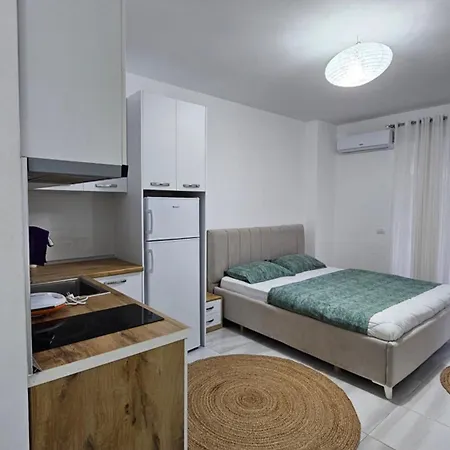 Liza - Unit 1 Apartment *