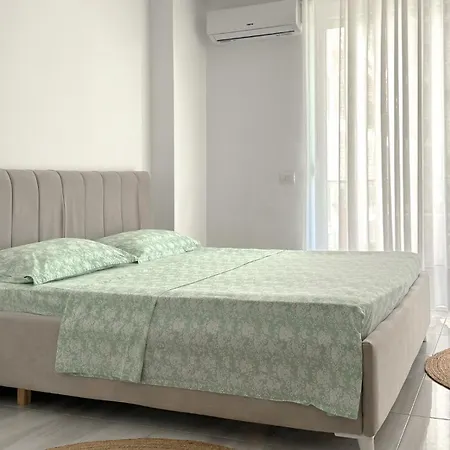 Liza - Unit 1 Apartment